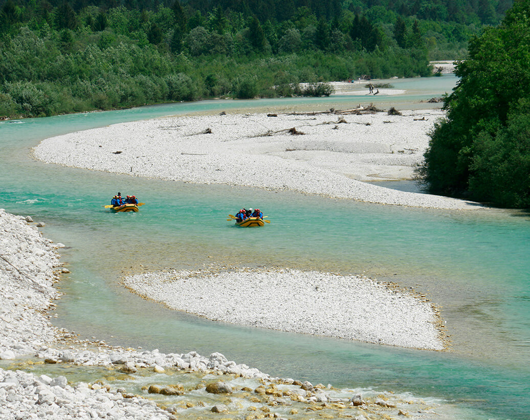 Egész napos rafting a Soča folyón | Tavaszi rafting túra Soča folyón a Rafting Szlovénia csapatával