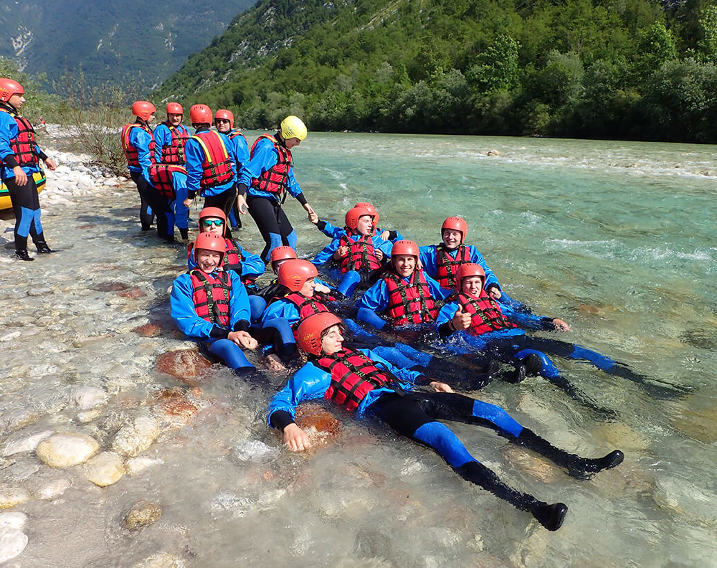 Rafting Bovecben iskolás csapatoknak, cserkészeknek, Soča folyó, Bovec, Szlovénia