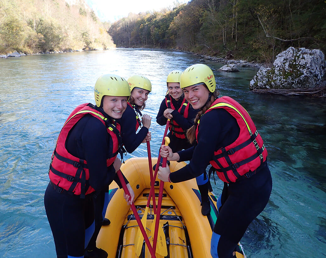 Vadvízi lánybúcsú rafting túra, Bovec, Soča river, Szlovénia