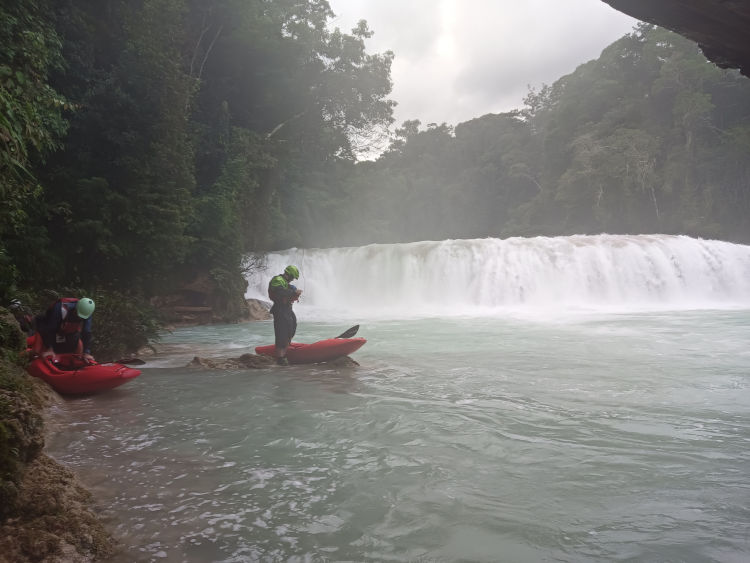 A második nagy vízesés után emelnünk kellett, Agua Azul, Mexikó